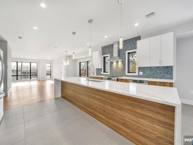 Townhouse for sale in Palisades Park