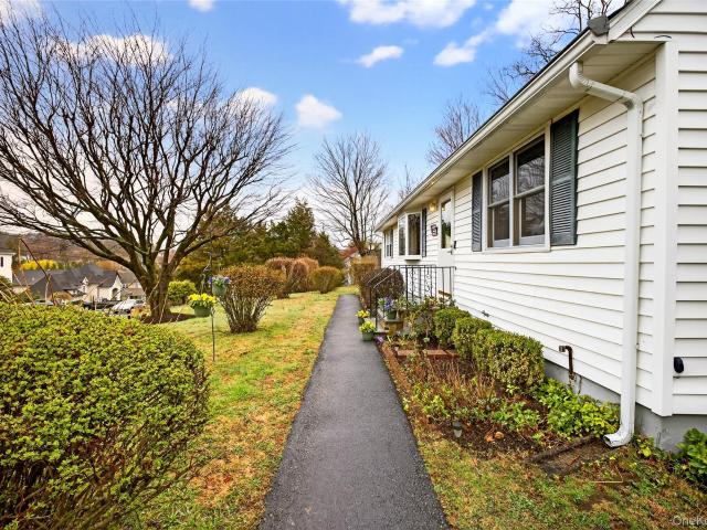 House for sale in Thornwood, New York
