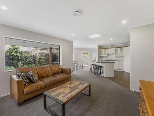 House for sale in Chaslands, Canterbury