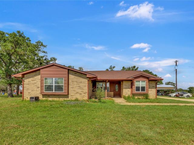 House for sale in Paige, Texas