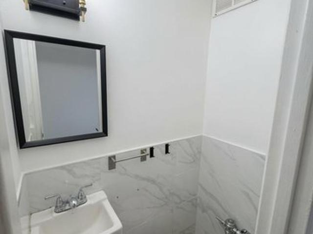 House for rent in The Bronx, Arverne