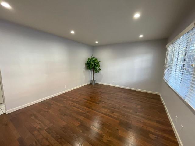 Apartment for rent in Canoga Park, California