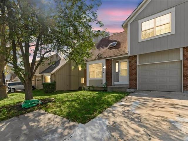 Townhouse for sale in Century Estates, Lenexa