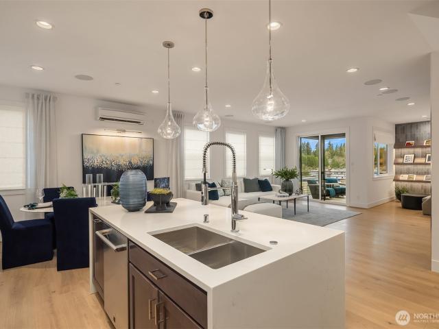 Condo for sale in Kirkland