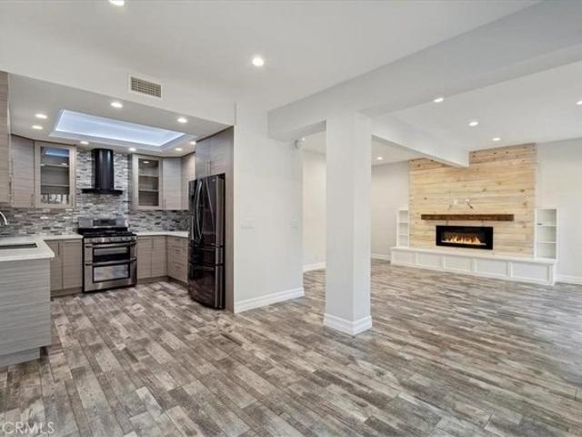 Townhouse for sale in Canoga Park, California