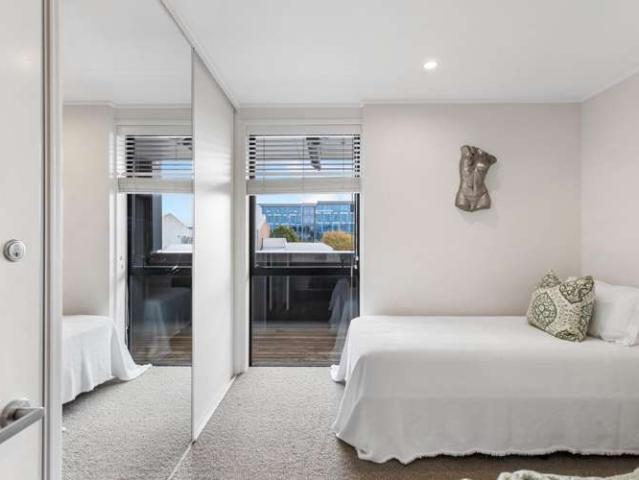 Apartment for sale in Chaslands, Canterbury