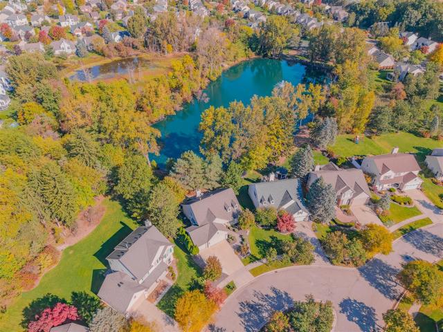 House for sale in Trotters Pointe, South Lyon