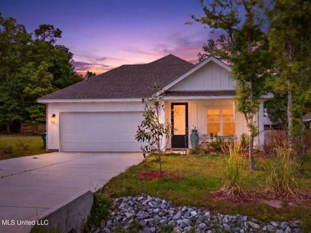 House for sale in Diamondhead, Mississippi