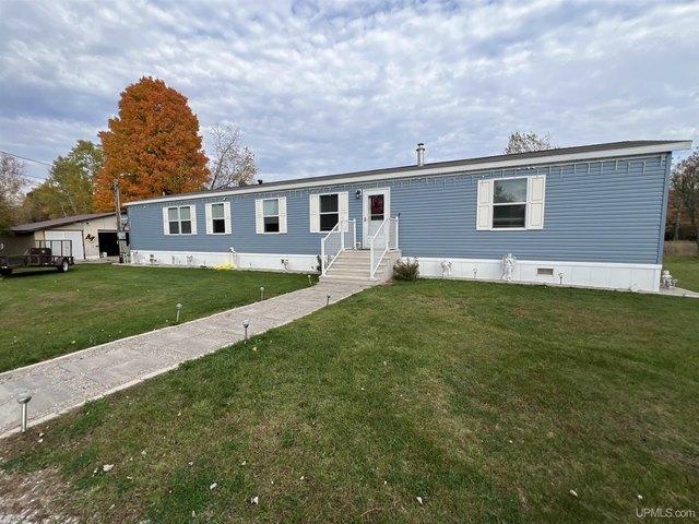 House for sale in Rapid River, Michigan