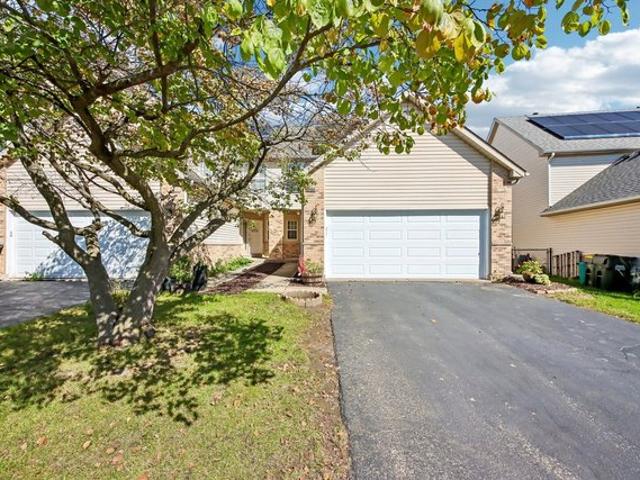 Townhouse for sale in Lake in the Hills, McHenry County