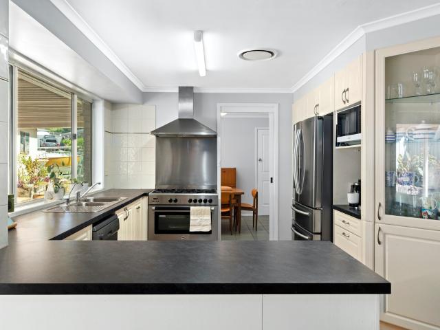 House for sale in Kingswood