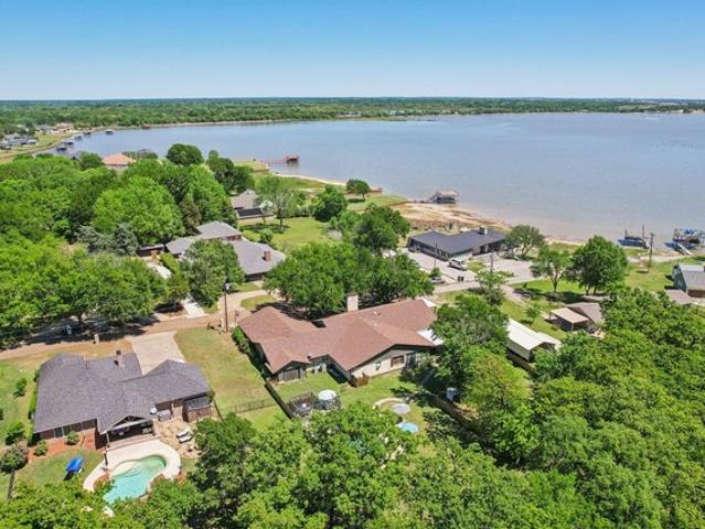 House for sale in Kemp, Texas