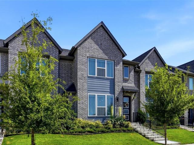 Townhouse for sale in Crowley, Texas