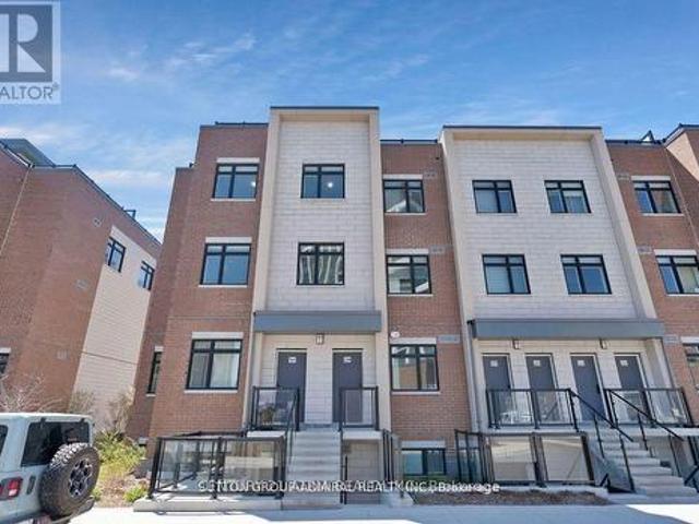 Townhouse for sale in Mississauga, Ontario