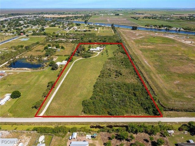 House for sale in Moore Haven, Florida