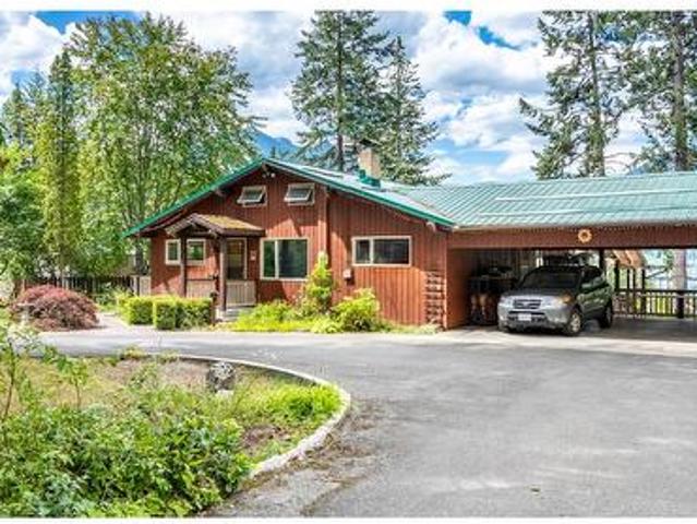 House for sale in Sirdar, British Columbia