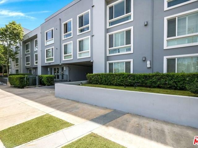 Condo for sale in Canoga Park, California