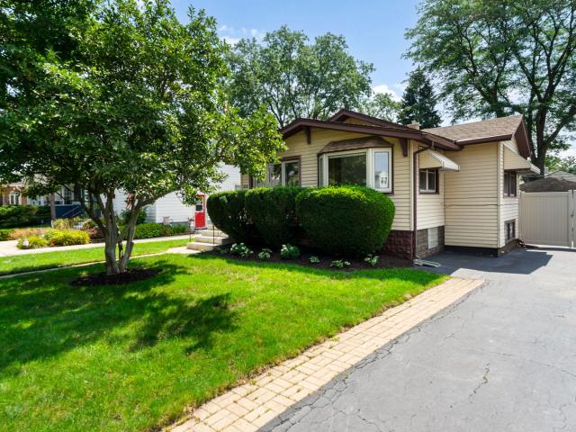 House for sale in Des Plaines, Illinois