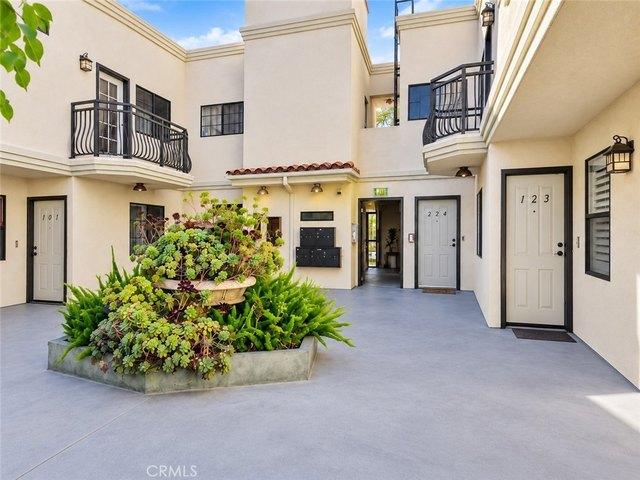 Condo for sale in Canoga Park, California