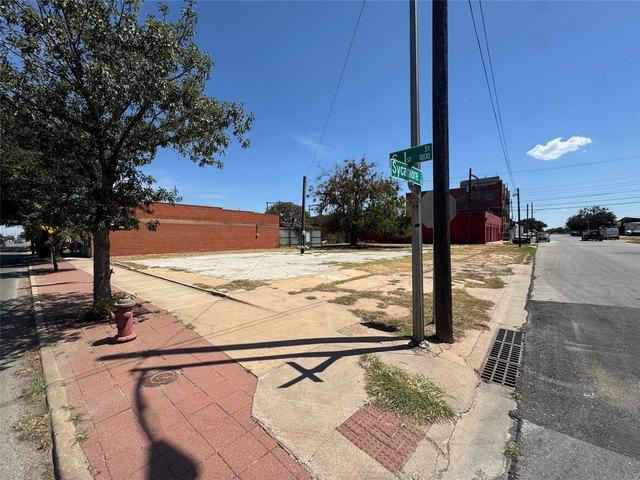 Land for sale in Taylor, Texas