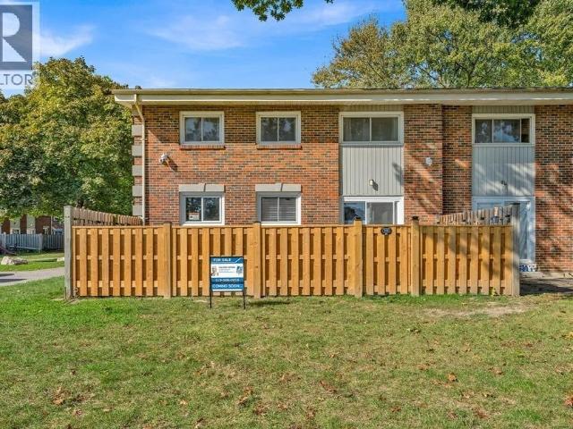 Townhouse for sale in Maidstone, Ontario