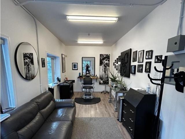 Office for sale in Gibsons, British Columbia