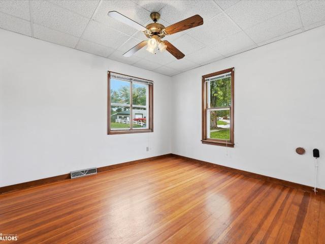House for sale in Earling, Shelby County