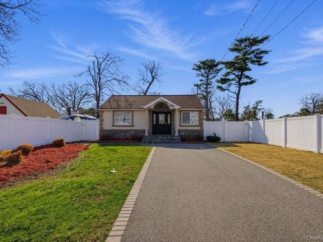 House for sale in Bohemia, New York