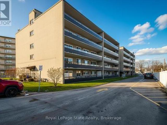 Condo for sale in Ancaster, Ontario