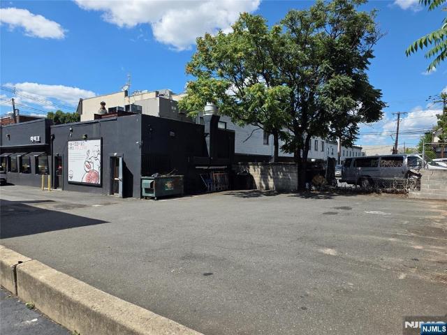 Commercial for sale in Palisades Park, New Jersey