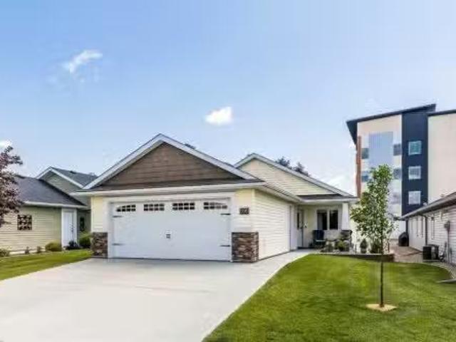 House for sale in Medicine Hat, Alberta