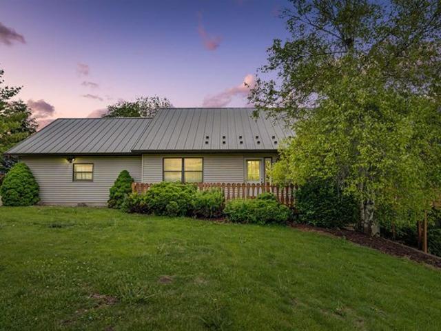 House for sale in Saint Donatus, Iowa