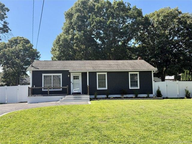 House for sale in Shirley, Town of Brookhaven