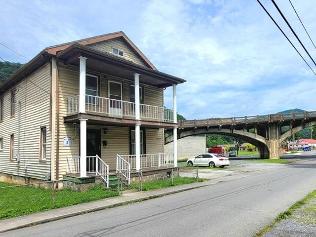 House for sale in Hinton, West Virginia