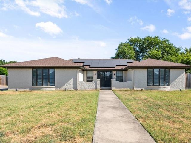 House for sale in Benbrook, Texas