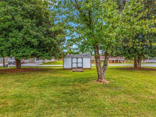 House for sale in Yadkinville, North Carolina