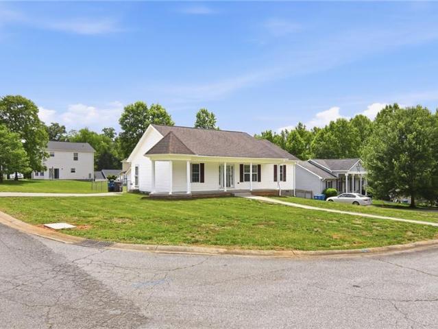 House for sale in Yadkinville, North Carolina