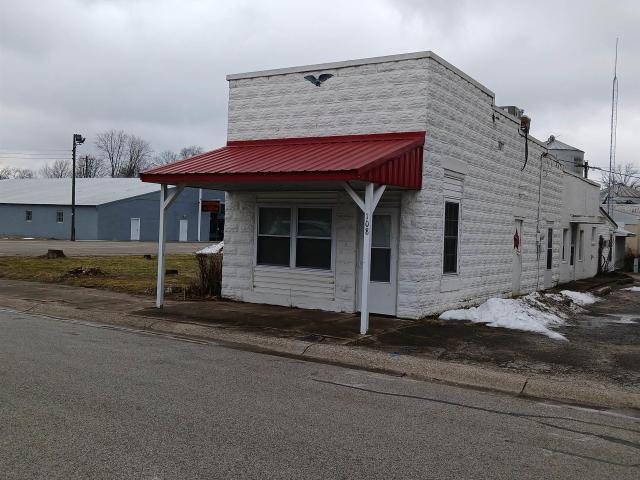 House for sale in Elnora, Indiana