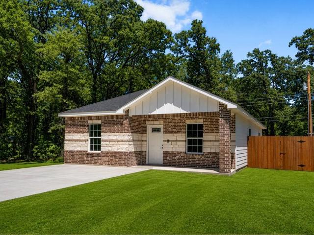 House for sale in Henderson, Texas