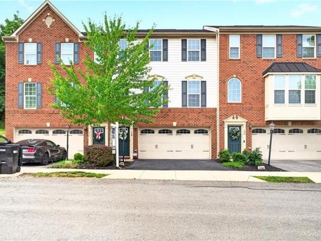 Townhouse for sale in Coraopolis, Pennsylvania