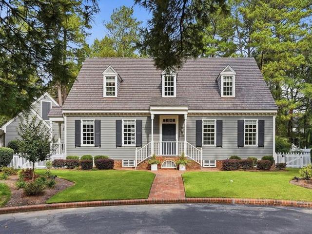 House for sale in Williamsburgh Commons, Cary