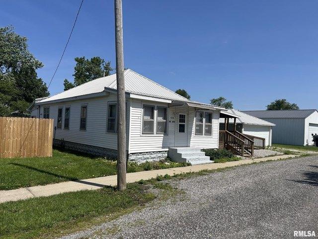 House for sale in Raymond, Illinois