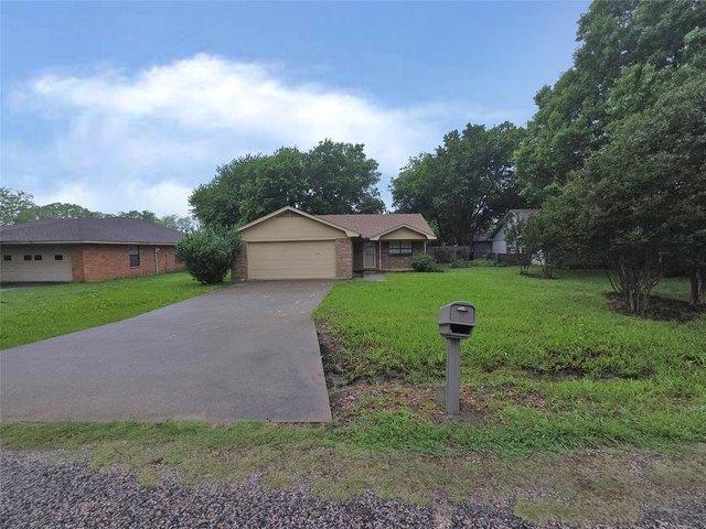 House for sale in Tioga, Texas
