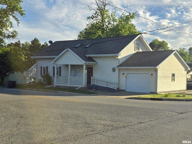 House for sale in Washington, Illinois