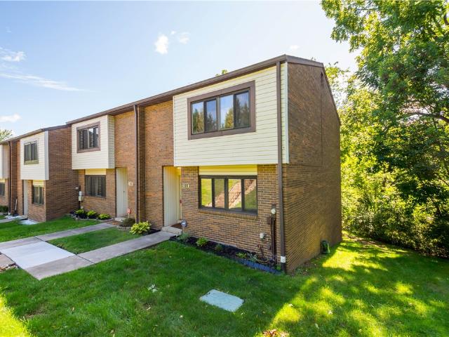 Townhouse for sale in Moon, Pennsylvania