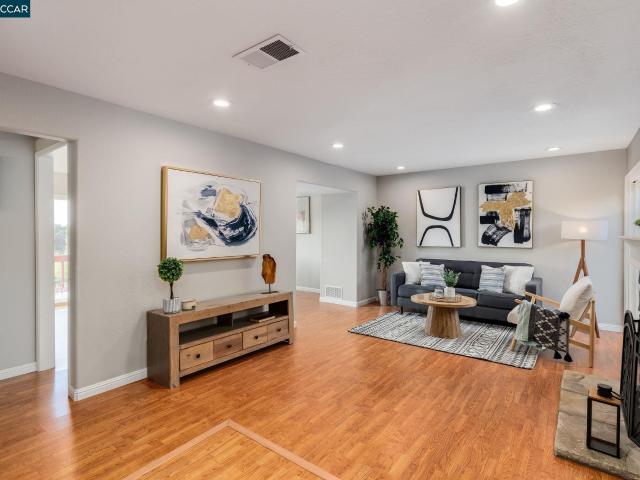 Townhouse for sale in Martinez