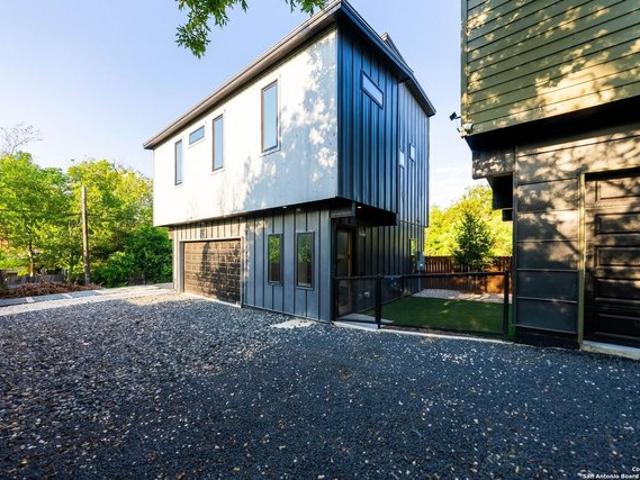 Townhouse for sale in Leesville, Texas