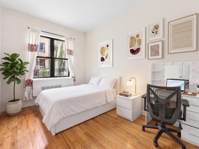 Condo for sale in Manhattan Community Board 10, New York