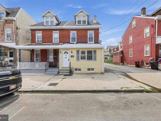 Townhouse for sale in Bridgeport, Pennsylvania