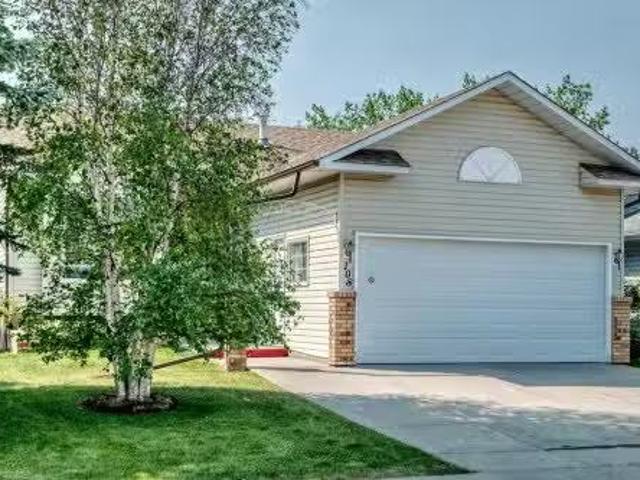 House for sale in Airdrie, Alberta